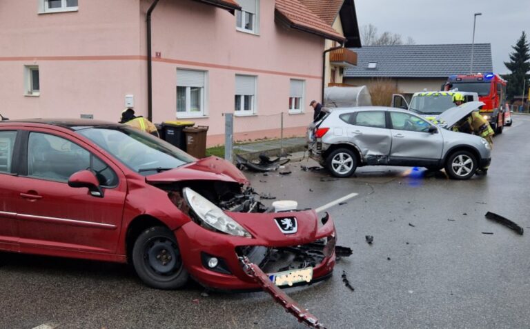 Prometni nesreči v Turnšah in Domžalah