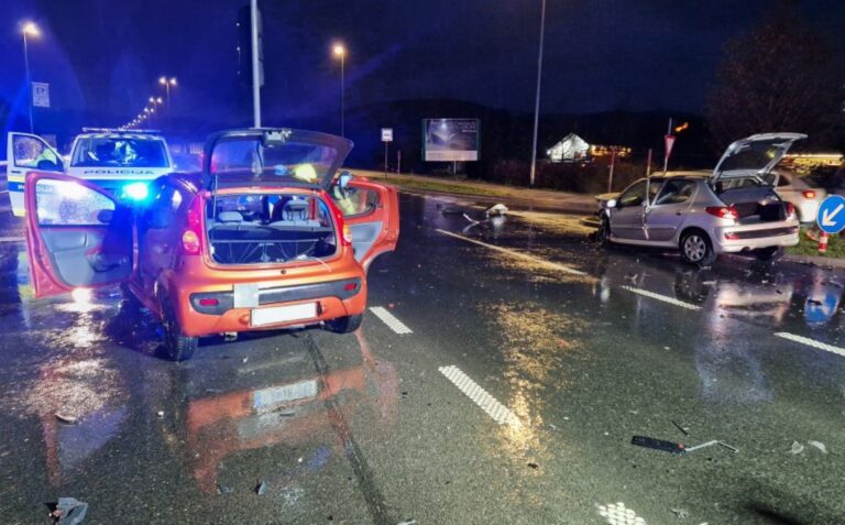 V Trzinu trčili osebni vozili