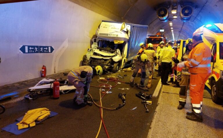 Nalet treh vozil v predoru Jasovnik