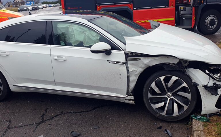 Na Rodici trčili osebni vozili