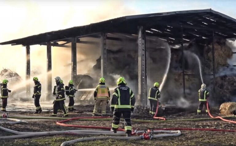 Na Količevem zagorelo gospodarsko poslopje