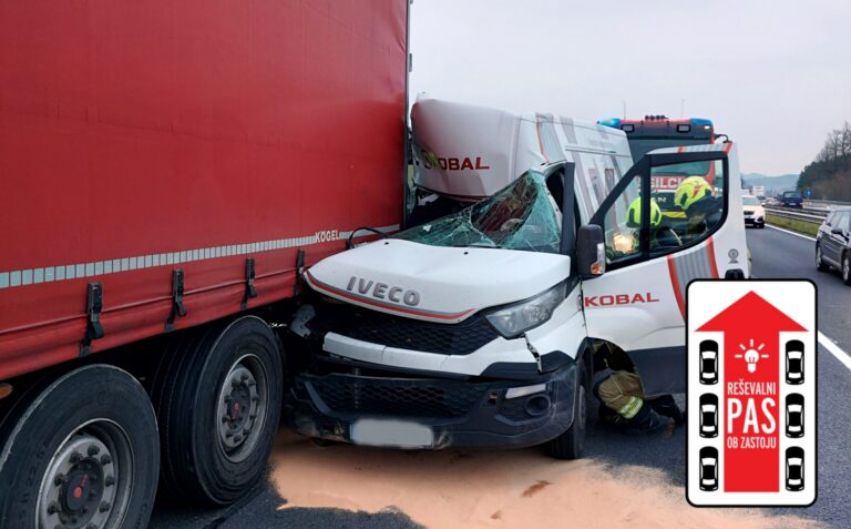 S kombiniranim vozilom v zadnji del tovornega vozila