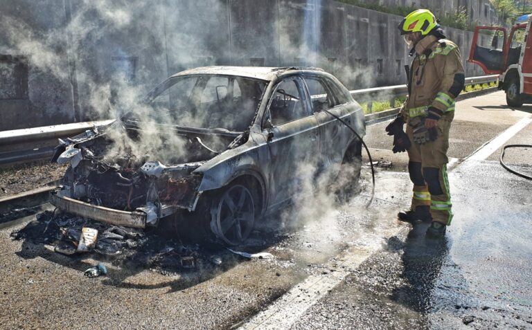 Na štajerski avtocesti zagorelo osebno vozilo