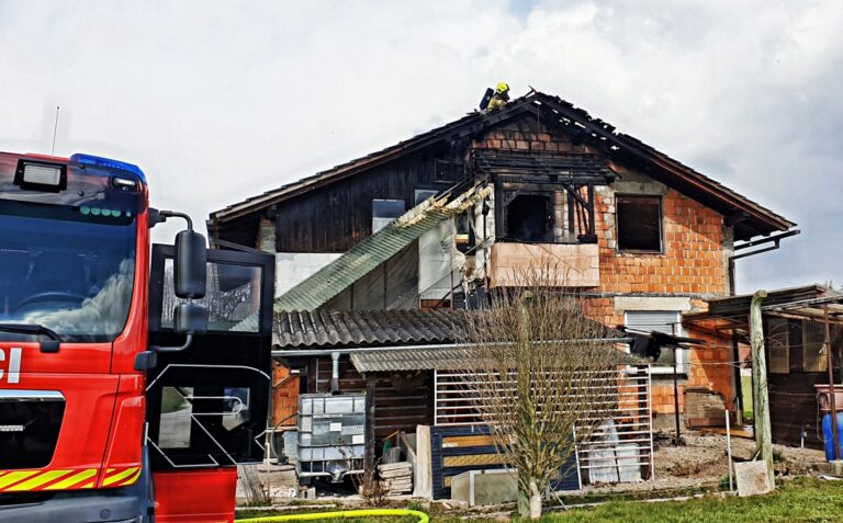 V Turnšah zagorel nadstrešek stanovanjske hiše