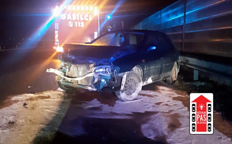 Med Domžalami in Šentjakobom trčila tri osebna vozila