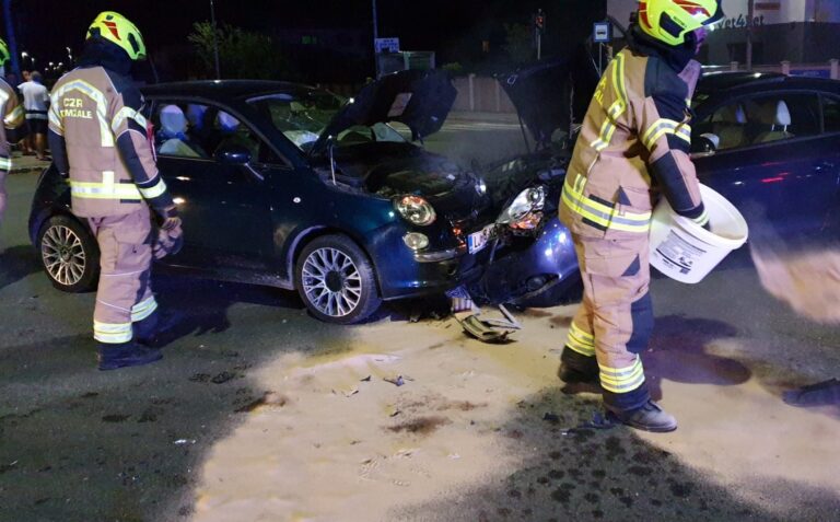 V Preserjah čelno trčili osebni vozili