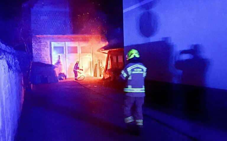 Požar na Kersnikovi ulici v Domžalah