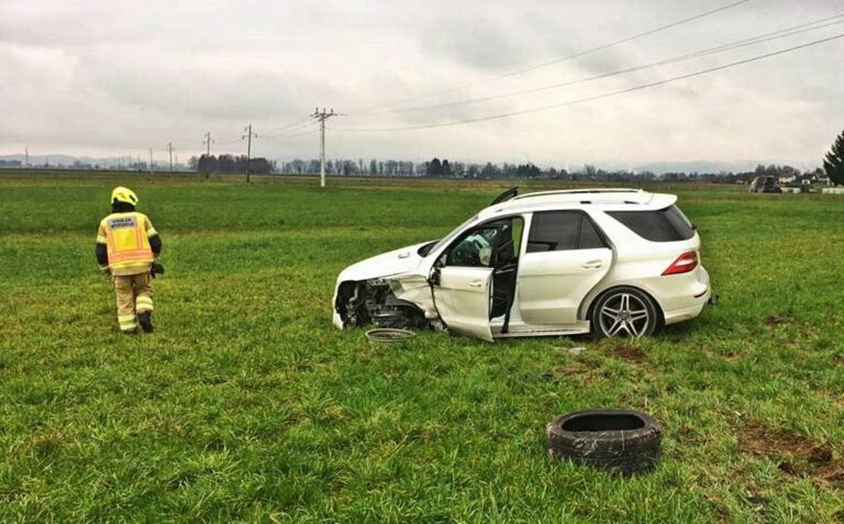 Trk dveh osebnih vozil pri Depali vasi