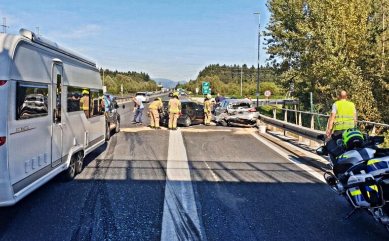 Pred izvozom za Domžale trčila štiri osebna vozila