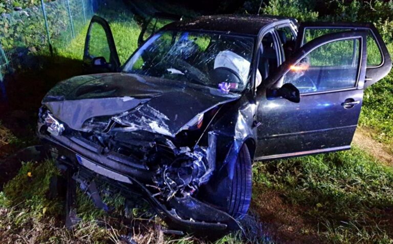 V Ihanu voznik zapeljal s ceste