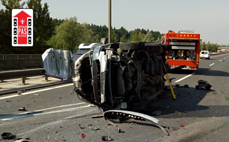 Nalet treh vozil pri AC izvozu za Domžale