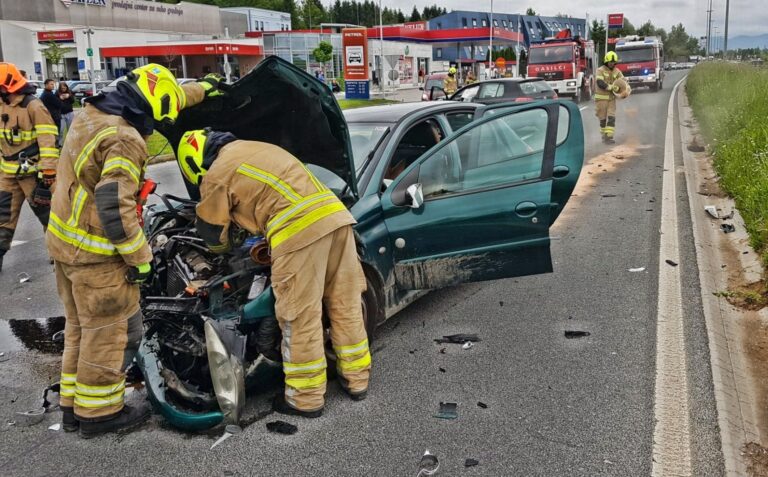 Trk dveh vozil na trzinski obvoznici