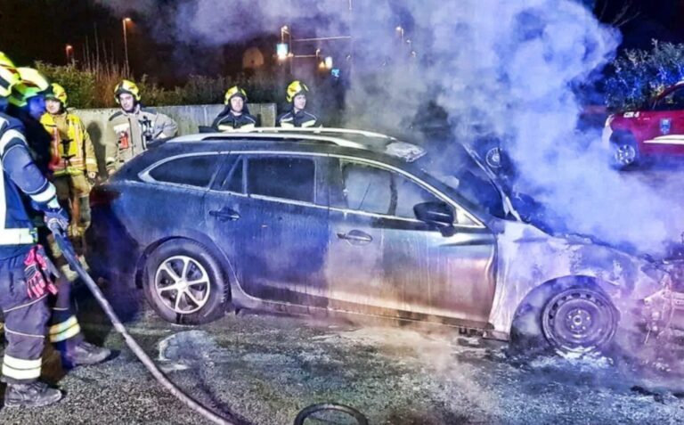 V Krtini ponoči pogorelo osebno vozilo