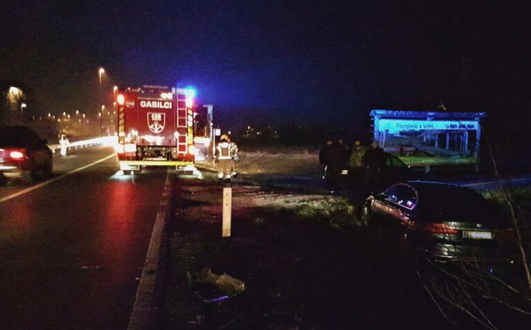 V Depali vasi trčili osebni vozili