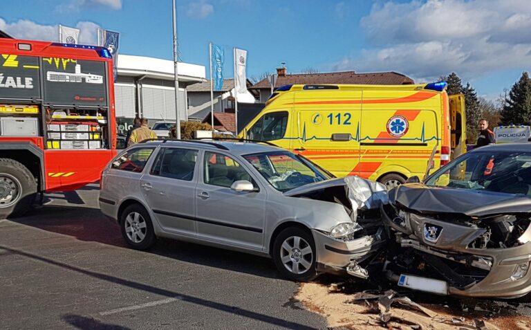 Trčenje dveh vozil v Spodnjih Jaršah