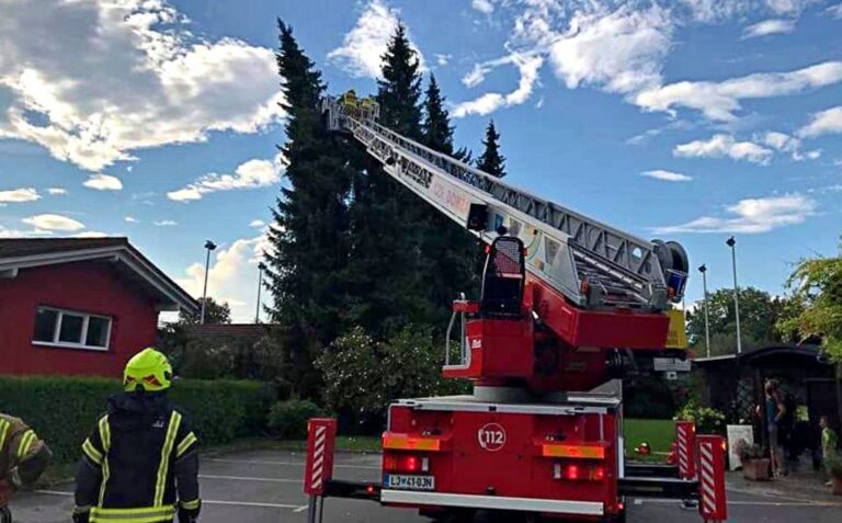 Tri intervencije v okolici Domažal zaradi popoldanskega neurja