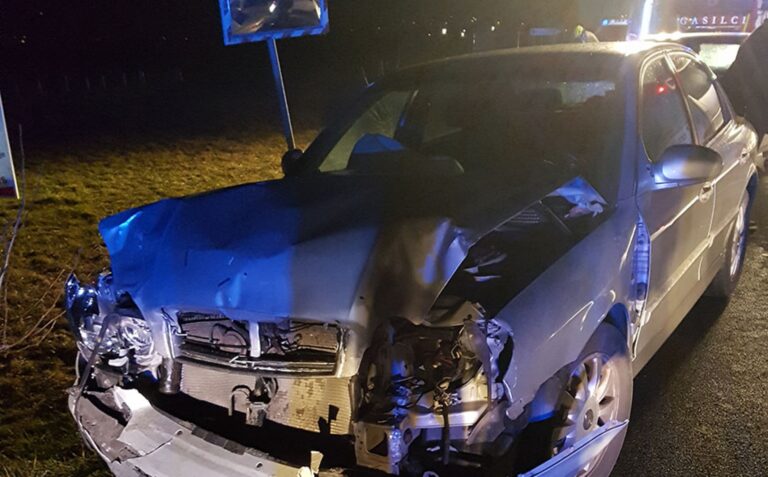 Nalet dveh osebnih vozil v Depali vasi