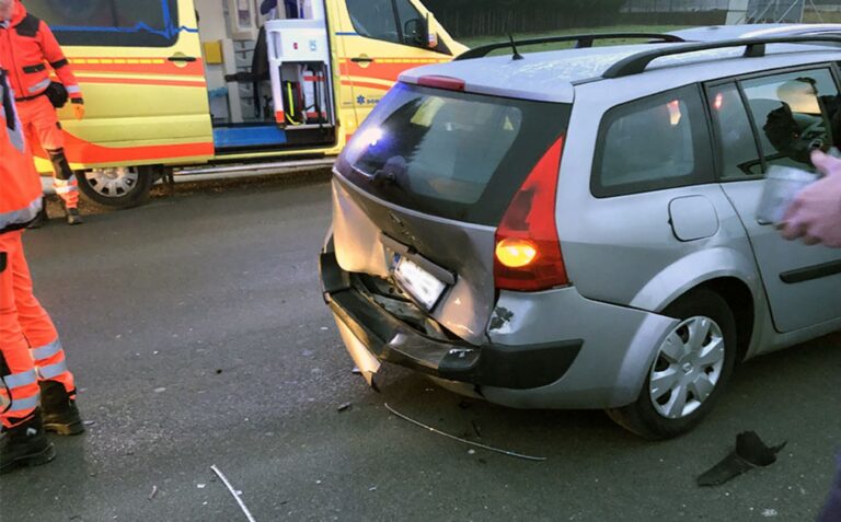 Na Krumperški cesti trčila v kolono stoječih vozil