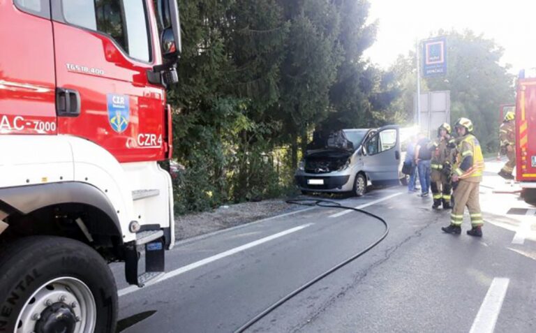 V Domžalah zagorelo kombinirano vozilo