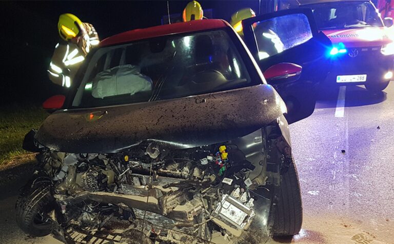 Trčenje dveh osebnih vozil v Dragomlju