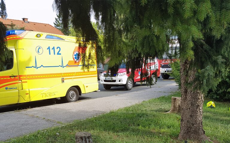 Na Rodici tovorni vlak do smrti povozil deklico