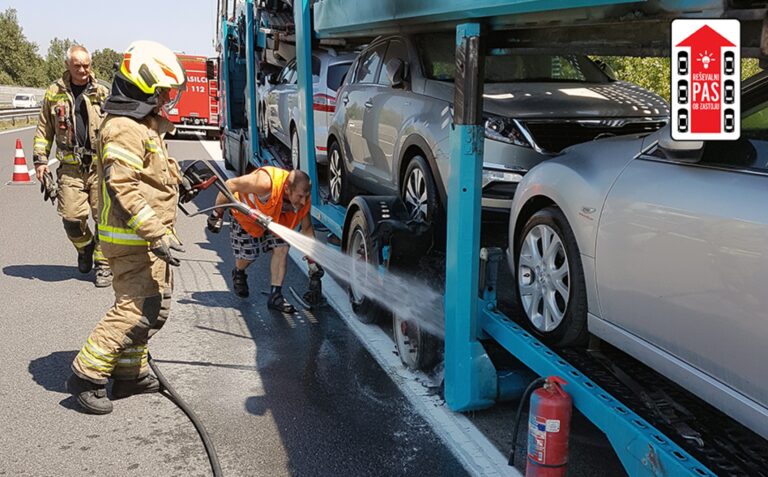 Pred izvozom za Domžale zagorela pnevmatika na tovornem vlačilcu