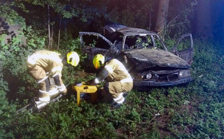 V Dragomlju osebno vozilo zdrsnilo s ceste