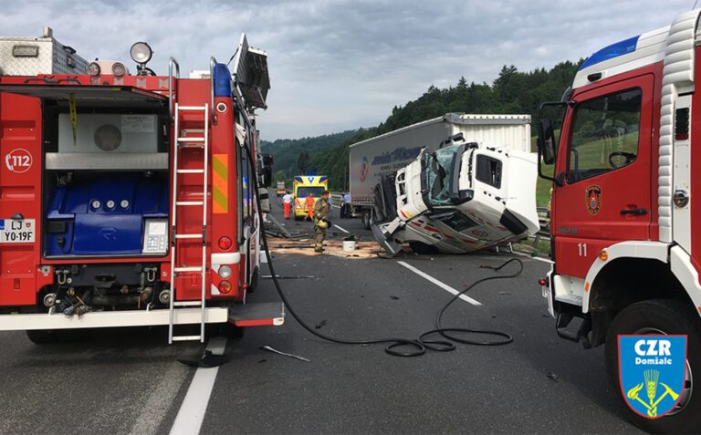 Na avtocesti pri Blagovici trčili dve tovorni vozli