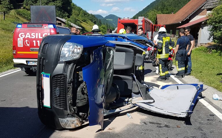 V naselju Zajasovnik je voznica izgubila oblast nad vozilom