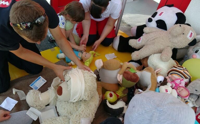 Tudi otroci lahko pomagamo