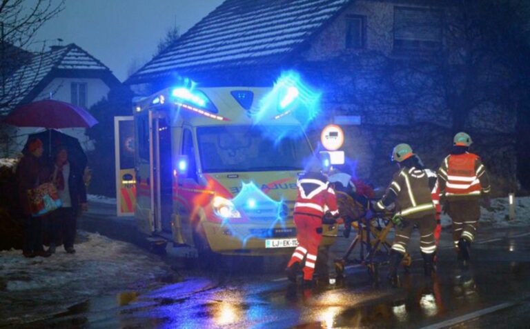 V križišču Taborske in Vodovodne ceste v Domžalah voznica zbila pešca