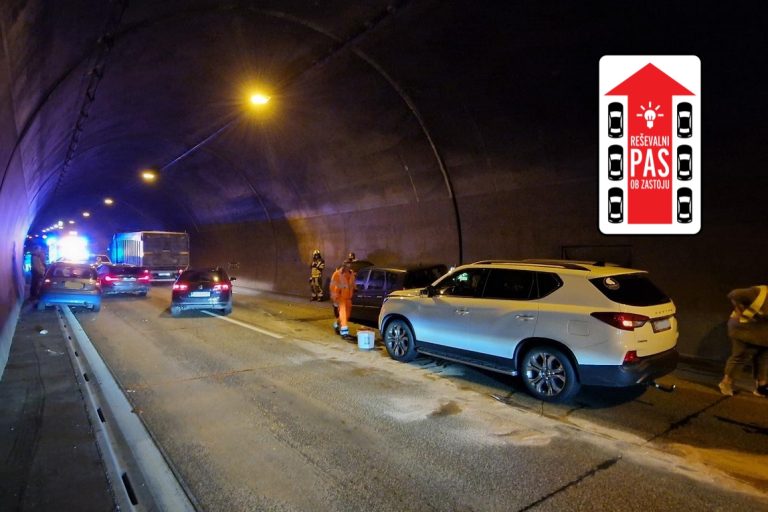 Nalet petih osebnih vozil v Trojanah