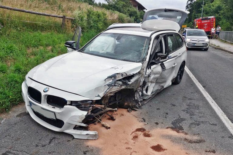 V Selu pri Moravčah trčila osebna vozila